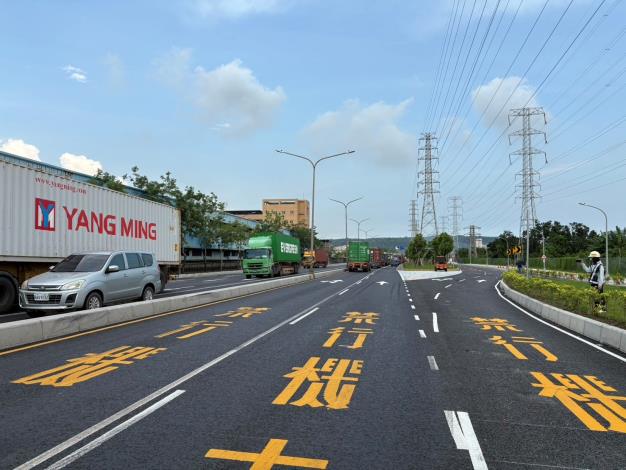 高雄港洲際貨櫃中心聯外貨櫃車專用道開放通行 提升港區交通運輸效能