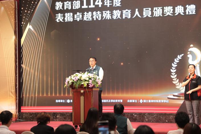 南市6名教師獲選教育部卓越特殊教育人員  黃偉哲向教育工作者致……
