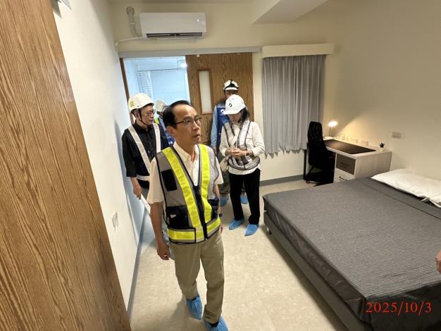 林副市長率住宅審議委員會開箱大寮社宅實品屋，確保品質與宜居