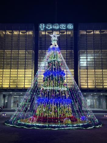 11/29幸福臺南．耶誕點燈  民治市民廣場首度飄雪 「綠．光．城 ……