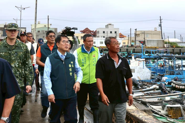 擔憂鳳凰颱風影響  黃偉哲今早馬不停蹄視察北門、將軍、七股復建……