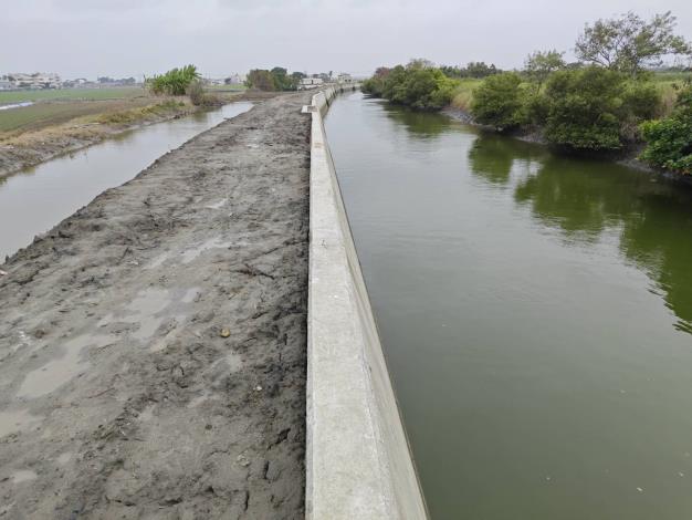 全力戒備鳳凰颱風  水利局緊急補強大塭寮排水臨時護岸加高