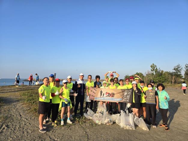 古都馬20週年號召百位跑者前進漁光島淨灘　 以行動響應綠色賽事