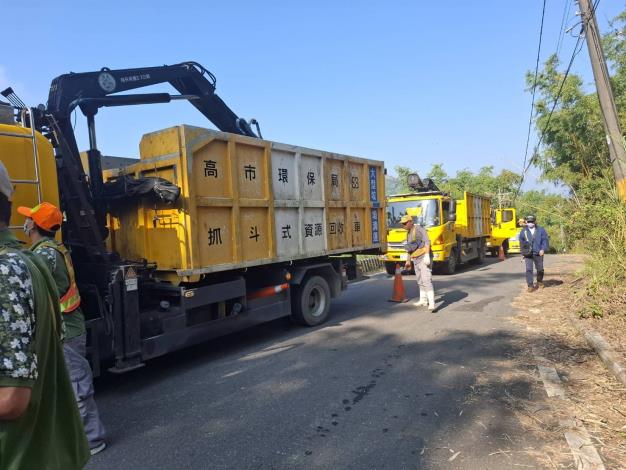 月世界山坡遭棄置大量垃圾 環保局立即動員清除並全面追查不法來……