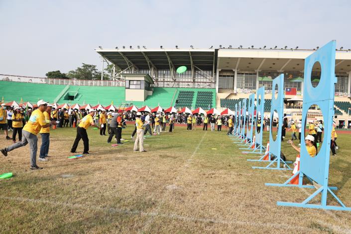 台南FUN運動！全民趣味運動嘉年華熱力登場 黃偉哲與3千市民齊聚……