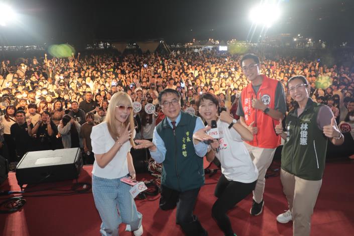 黃偉哲探班《滾草皮音樂市集》 與毛孩共度「有愛」的周末