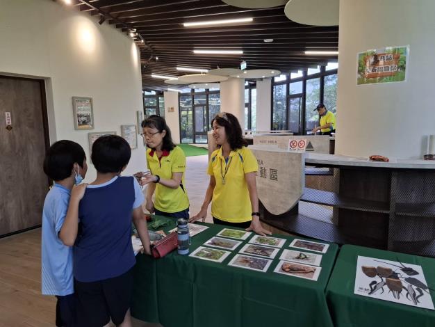 AI蟋蟀帶路！虎頭埤智慧眼鏡服務上線 口埤實小率先體驗