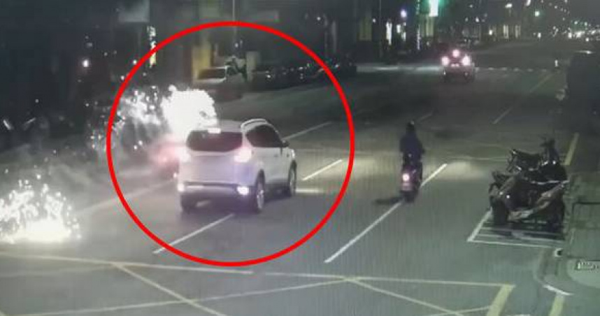 高雄「移動炮台」三多路狂炸鞭炮！無視公眾安全，車主面臨高額罰鍰與吊扣車牌重罰
