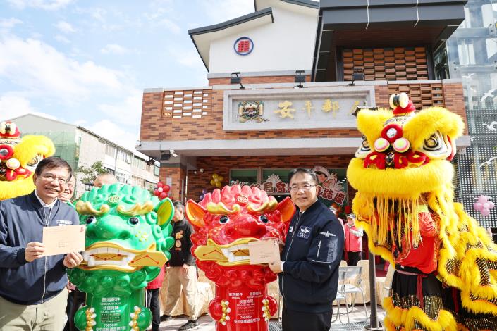 台南安平郵局喬遷慶開幕「劍獅郵筒」亮眼曝光  黃偉哲植樹見證百……