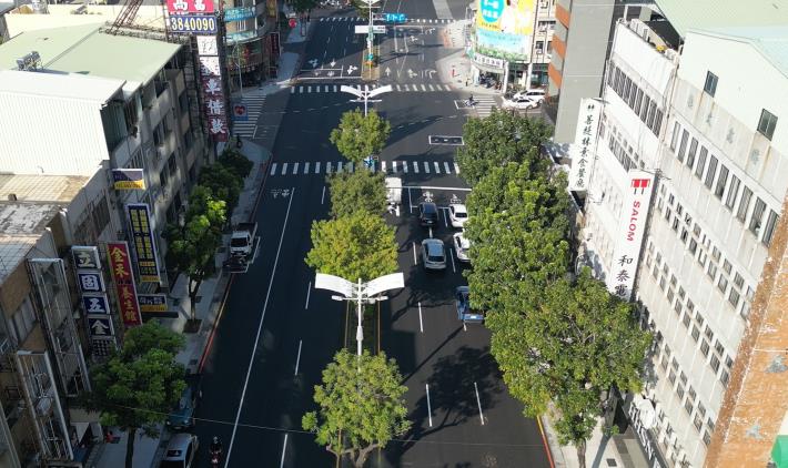 三民九如一路人行道、路面翻新 改善通行安全