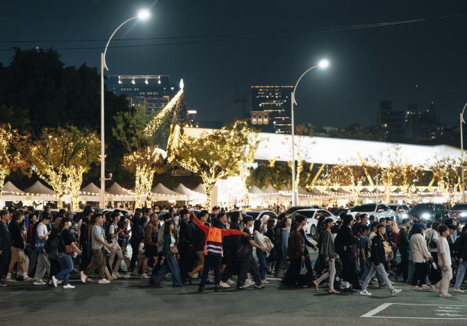 高雄聖誕生活節週末兩天破20萬人！滅火器、洪佩瑜、淺堤中央公園……