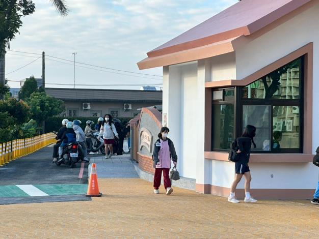 從「爭道」到「共好」 善化國中推開圍牆  讓路給行人 打造安全通……