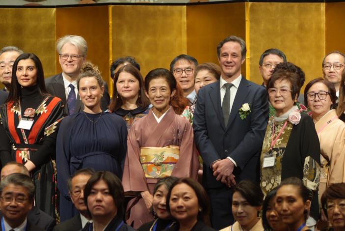 台南花果參展東京國際花道博覽會　蘭花火鶴優雅登上日本王妃午宴……