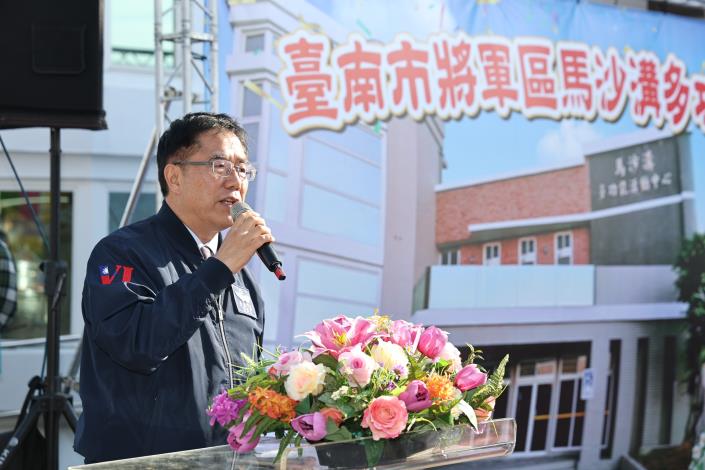 將軍區「馬沙溝多功能活動中心」落成啟用   黃偉哲開心與鄉親分……