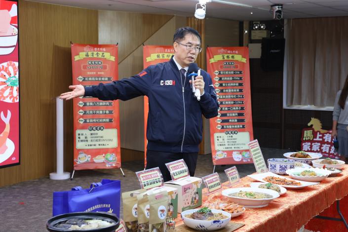 台南馬年市場年菜開跑 黃偉哲推出「一馬當鮮，佳餚滿筵」迎2026……