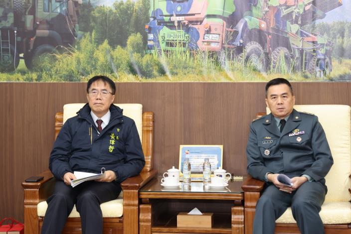 黃偉哲視察關廟新砲校營區 協助官兵完善營區生活機能