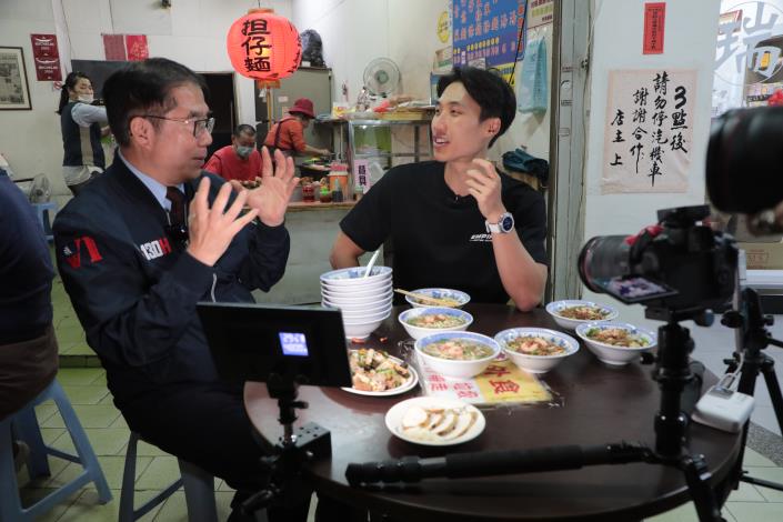 新加坡網紅大胃王Zermatt Neo挑戰30碗台南擔仔麵! 黃偉哲探班……