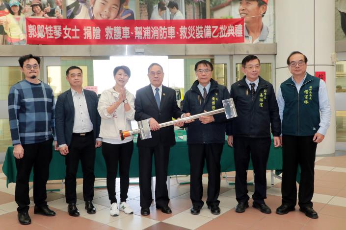 南泰億建設捐贈消防救災車輛與設備 黃偉哲:強化設備珍惜每一條……