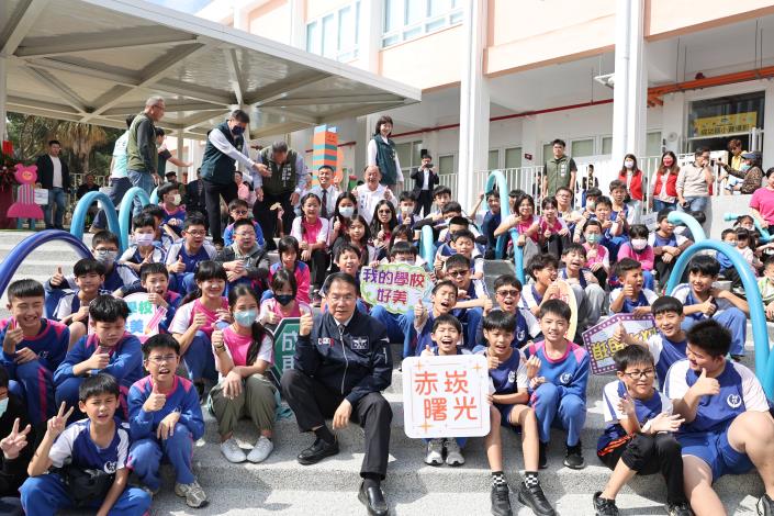 赤崁曙光迎新篇 成功國小新校舍啟用 黃偉哲:讓孩子安心學習、……