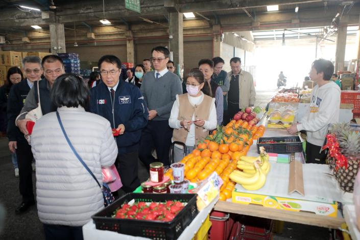 春節物資供應穩定無虞 黃偉哲：物價整體平穩、市民安心辦年貨