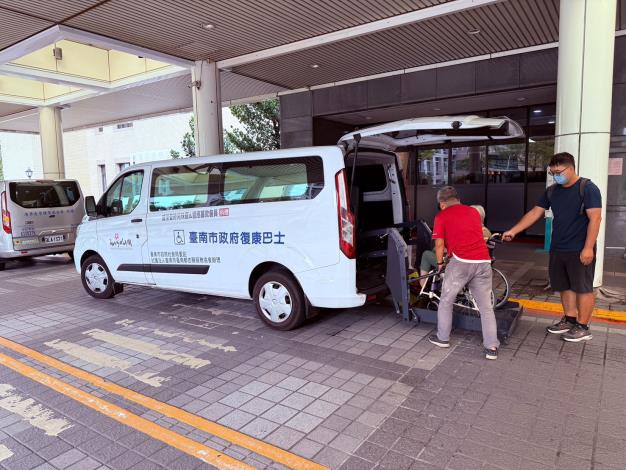 復康巴士春節服務不間斷 黃偉哲保障市民出外行動權益不打烊