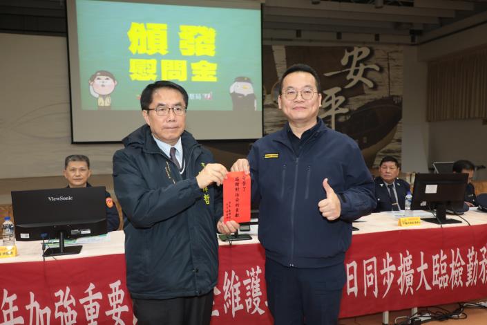 深夜視察擴大臨檢 黃偉哲感謝警民攜手構築治安防線，讓市民安心……