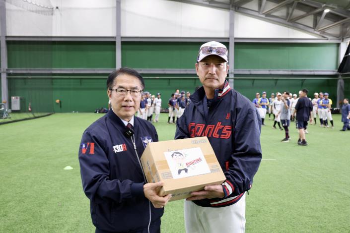 黃偉哲探班韓職樂天巨人亞太春訓兼公益棒球講座　感謝深化台韓棒……