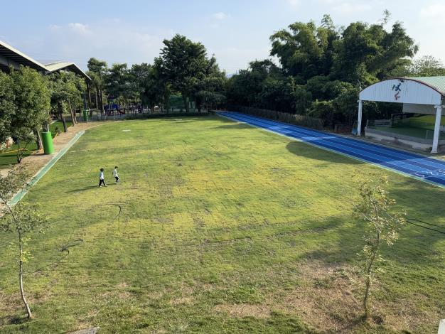 偏鄉校園運動場域耀眼登場,關廟區文和實驗小學綠野廣闊新天地 ……