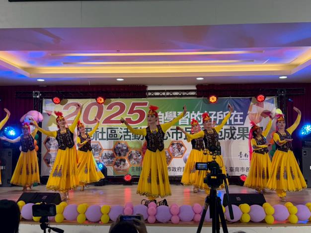 區政建設大步走 活動中心展成果