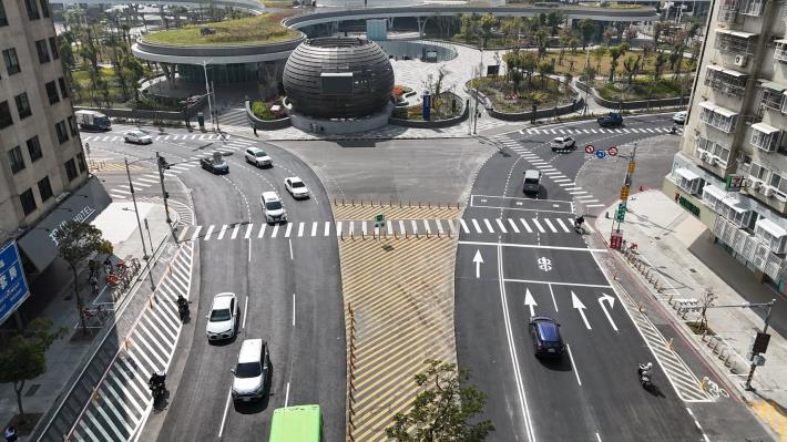 站東站西路彩色鋪面功成身退 年前新裝上路