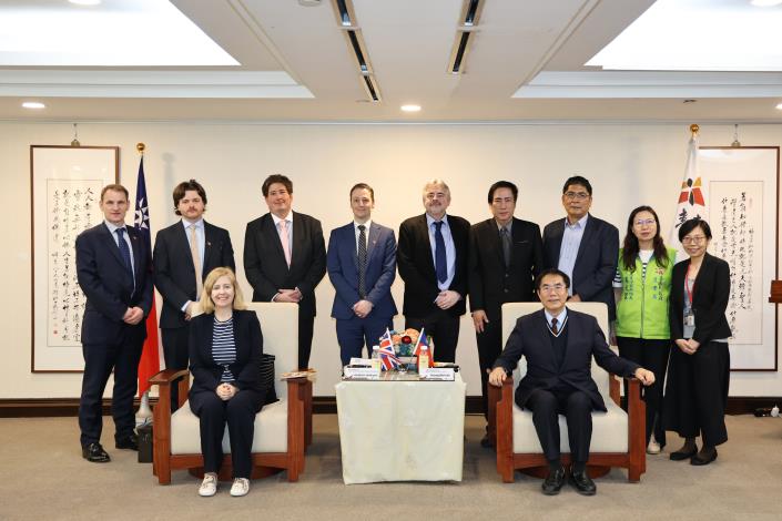 英國大林肯郡市長拜會黃偉哲市長 雙方暢談農業交流