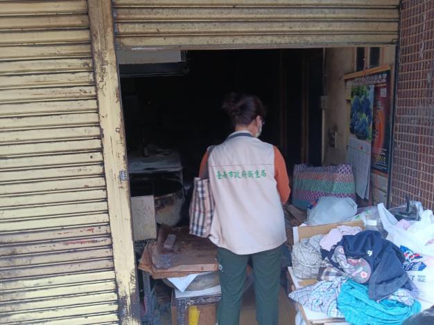 民眾於社群媒體反映食品業者所製售油條有衛生疑慮,南市衛生局說……