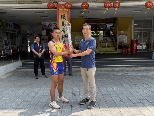 青春接力！臺南聖火隊熱力傳遞 迎接115年全中運