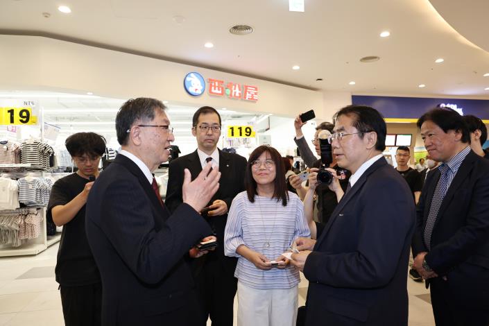 黃偉哲開箱三井OUTLET二期 日本西松屋海外展店首選台南