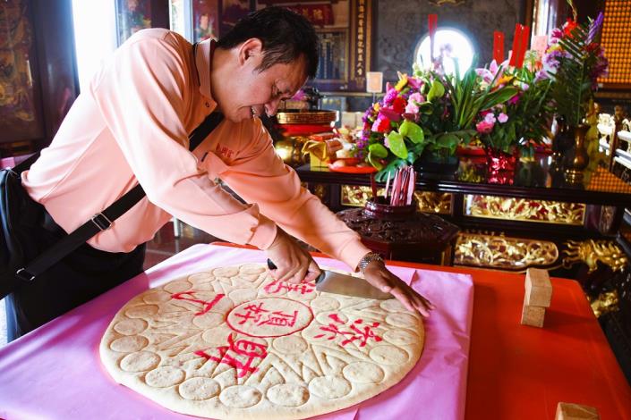 「鹹甜引路臺南味」獨家研發酥皮，女孩專屬查囡仔餅，「頂好烘焙……