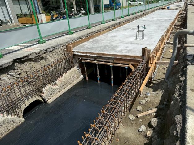 南市安平區文平路、華平路老舊箱涵修繕完工  防範「天坑」維護用……