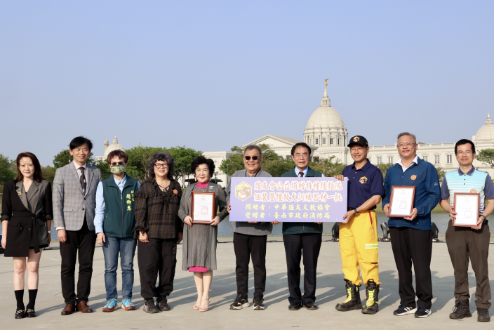 強友會以文會友結合公益 捐贈消防設備提升台南救災量能