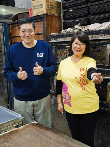 「鹹甜引路臺南味」百年老店「舊來發餅舖」，六代傳承傳統餅藝，……