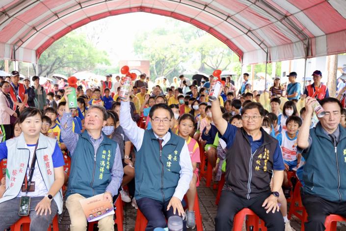 南市馬拉松接力班際賽熱力開跑　逾500名學子齊聚億載金城展現青……