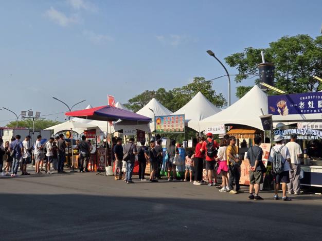 週末觀賽氛圍升級！ 亞太棒球場戶外攤位期間限定進駐，服務廣大……