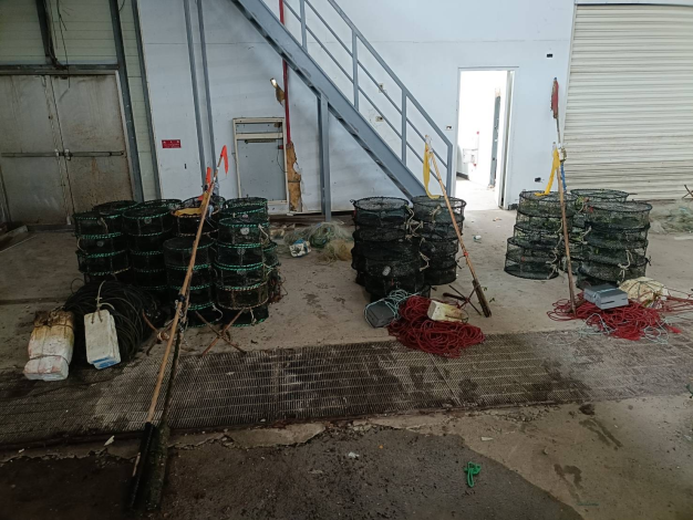 假日不打烊 台南海域取締非法漁業扣留漁具招領