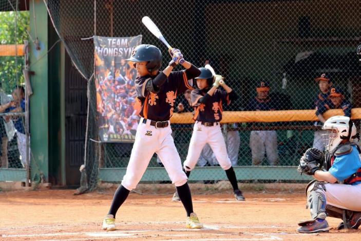 臺南推動基層棒球成果亮眼　崇學國小勇奪114學年度國小 棒球運動……