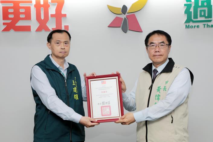 核發數量六都之冠 南市推動「建照及雜項執照管理」特優獎