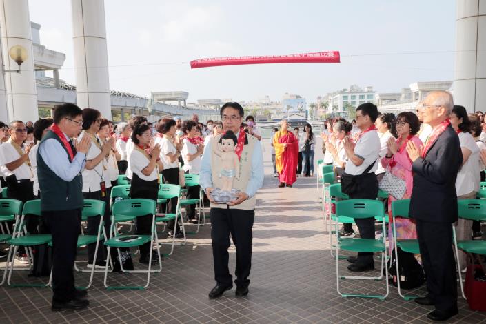 黃偉哲出席佛光山南台別院浴佛園遊會 祈福傳遞善的力量