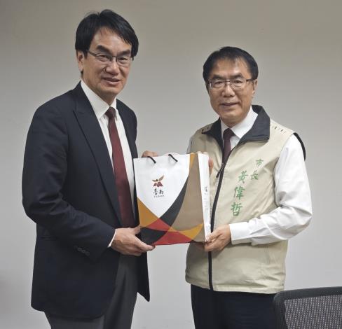 數發部長林宜敬南下拜會黃偉哲市長 攜手強化公務治理效率