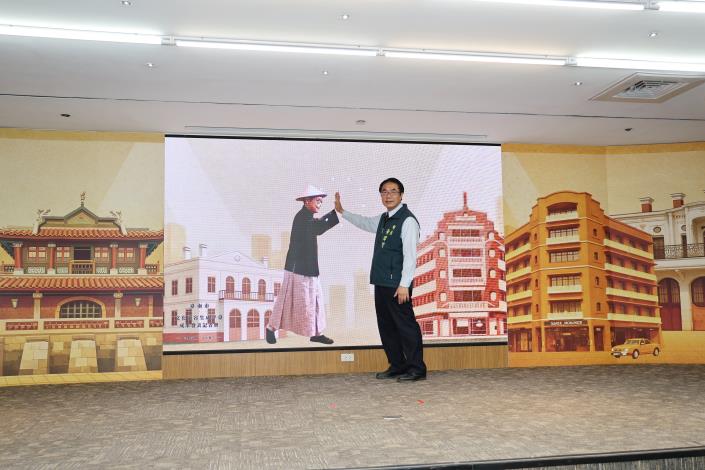 六都首創！黃偉哲推AI文化內容生成平台  匯聚萬張老照片訓練專屬……