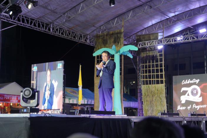 城市外交拚出亮點！黃偉哲訪阿克蘭賀70週年省慶 長灘島成功打響……