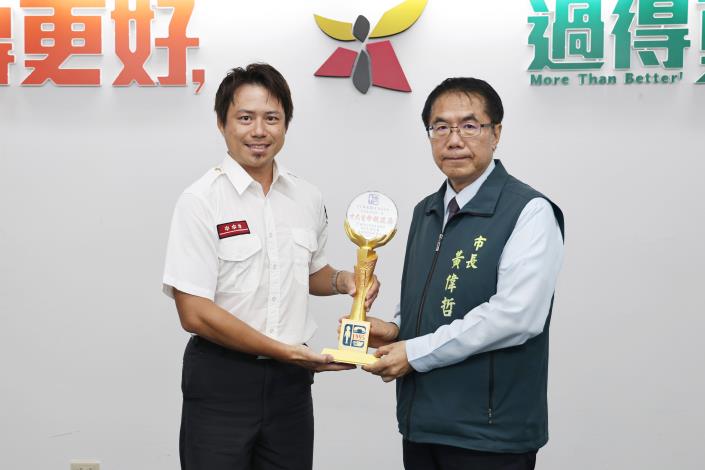 休假遇民眾OHCA挺身救援　台南消防員獲十大生命救援獎