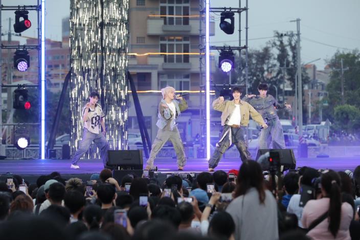 運河百年戶外音樂祭3.5萬人次High翻現場 黃偉哲邀全民共度五一連……