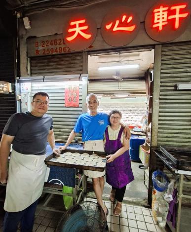 「鹹甜引路臺南味」餅香不怕巷子深，「天心軒素食喜餅」府城饕客……